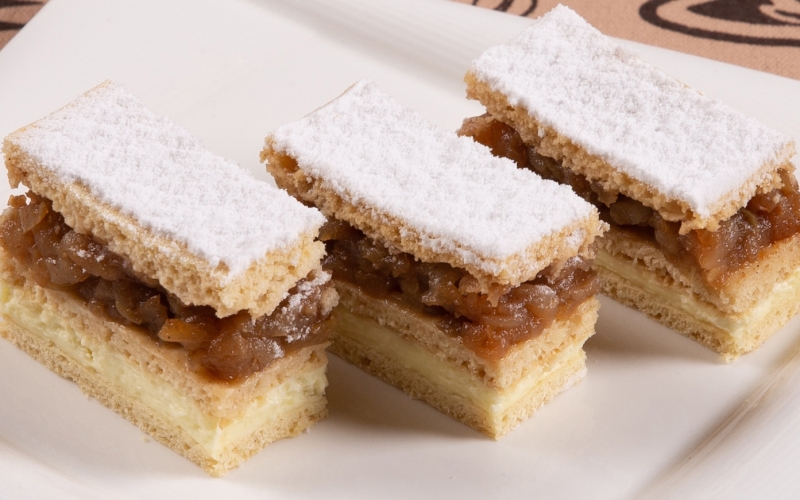 Almás Krémes, 350 g.